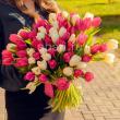 Букет из розовых и белых тюльпанов