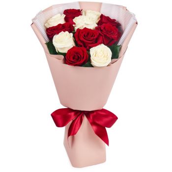 Букет из 11 красных и белых роз (60 см)
