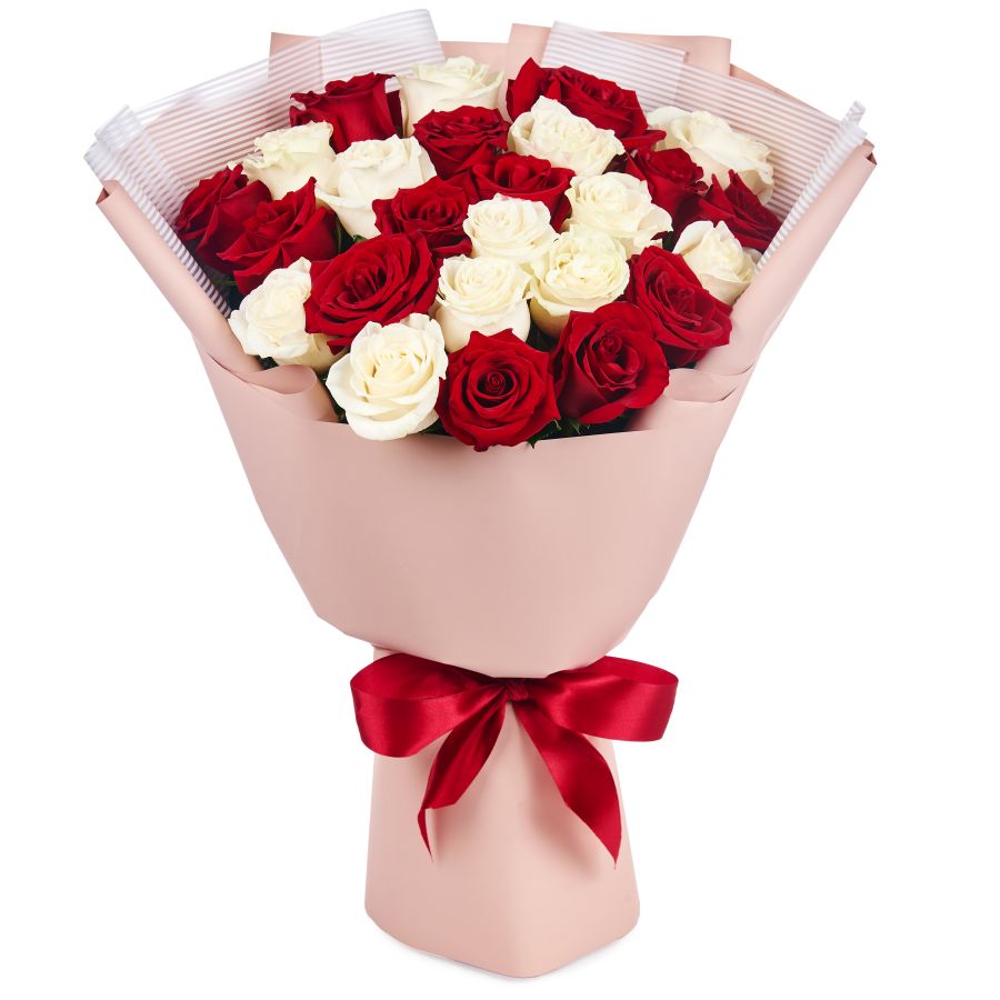 Букет из 25 красных и белых роз (60 см)
