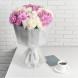 Букет из белых и розовых хризантем "Чистая надежда"