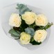 Букет из  белых роз и эвкалипта