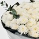 20 белых хризантем в черной упаковке