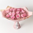 Букет из розовой гипсофилы и роз