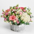 Корзина из роз и белой гортензии Сад Грез