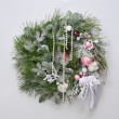 Новогодний венок &laquo;Розовый вальс&raquo;