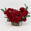 Букет из французских роз в корзине Париж