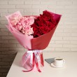 Красно-розовый букет французских роз Страстные мечты