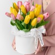 Букет из тюльпанов в шляпной коробке
