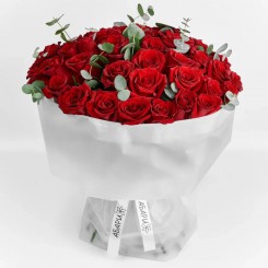 Букет красных роз с эвкалиптом (60 см)