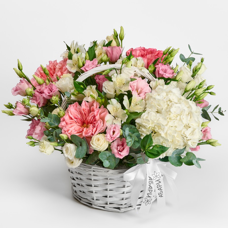 Корзина из роз и белой гортензии Сад Грез