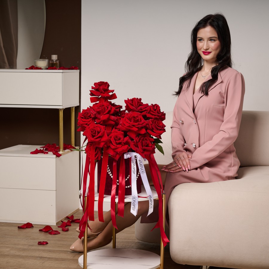 Французские розы в коробке "Яркое признание"